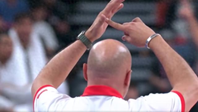 九游网页版登录入口-独行侠教练压力巨大！，Rookie遭遇十持续失利引发球迷热议(独行侠东契奇简介)