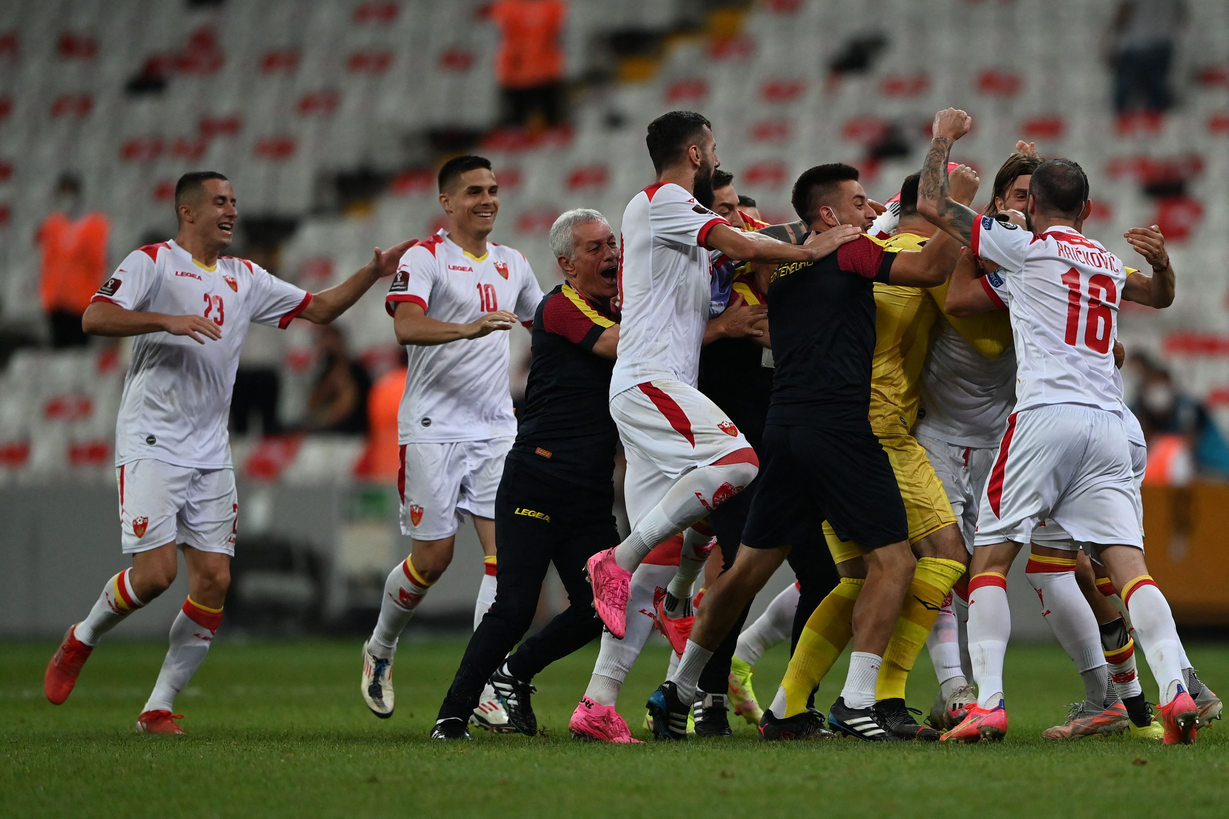 九游J9（中国）-关于杯赛巅峰对决！姑苏独角兽队读秒绝平蓬莱鲨队队，自行车赛场再起波澜；主场山呼海啸的信息